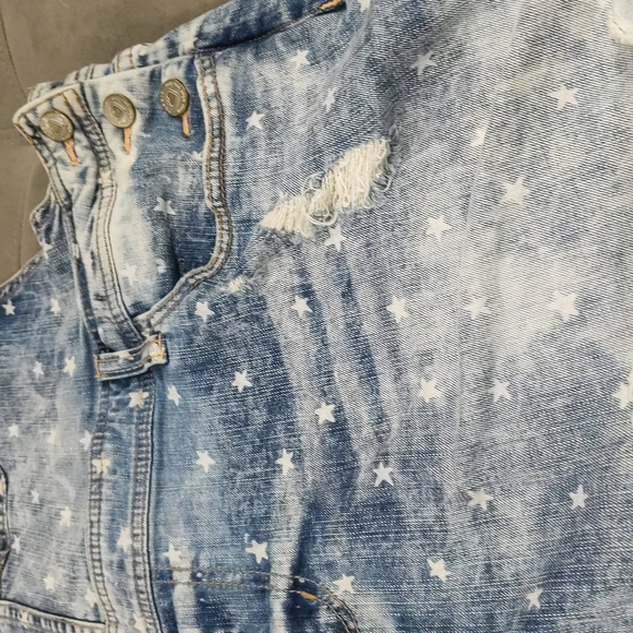 Torrid Light Acid Wash Star Denim Overall Shorts - Picture 2 of 8